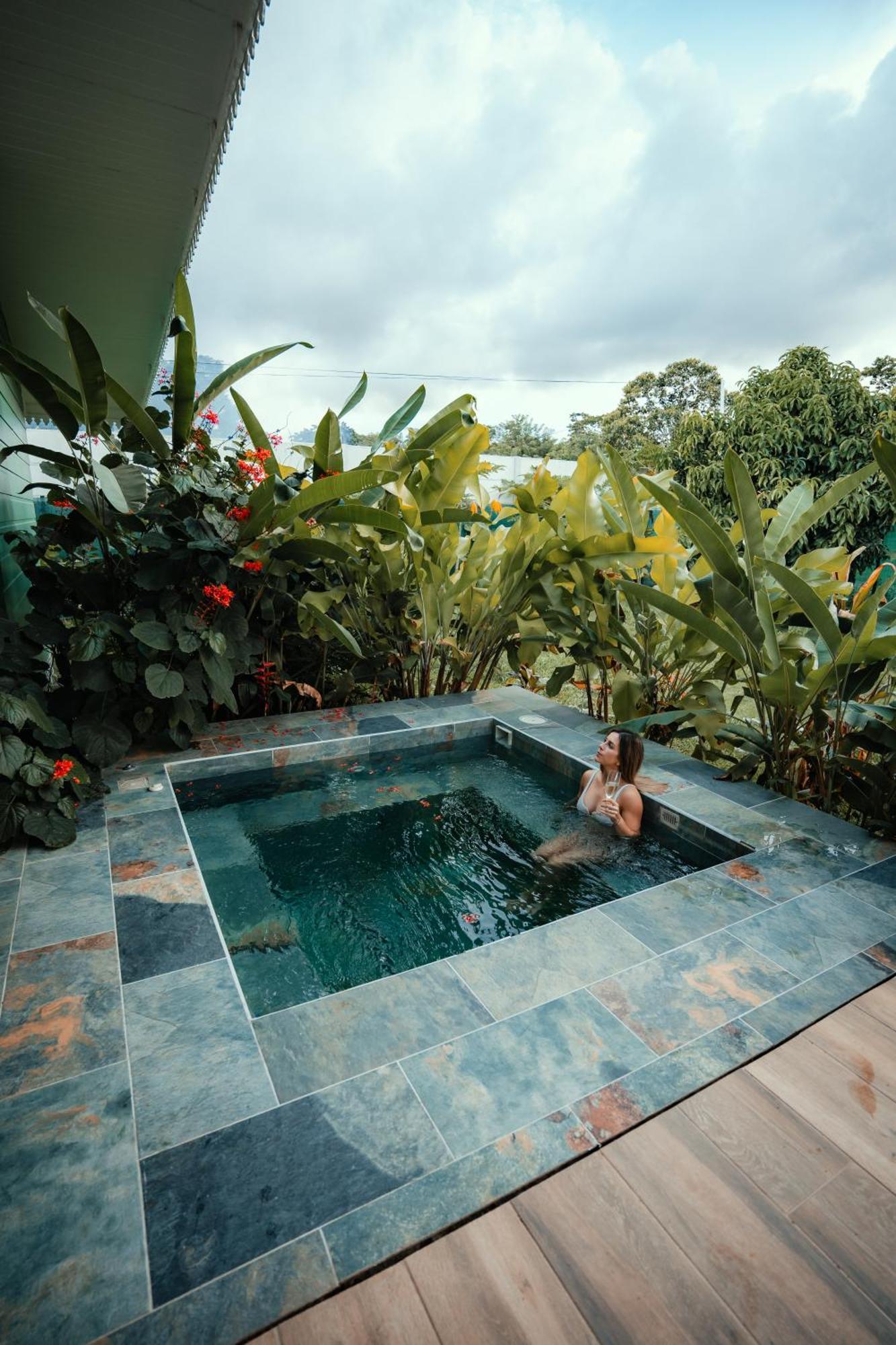 Namaitami Casa Hermosa Con Ac Y Piscina A Solo 650 Metros Del Parque Nacional Cahuita Exterior photo