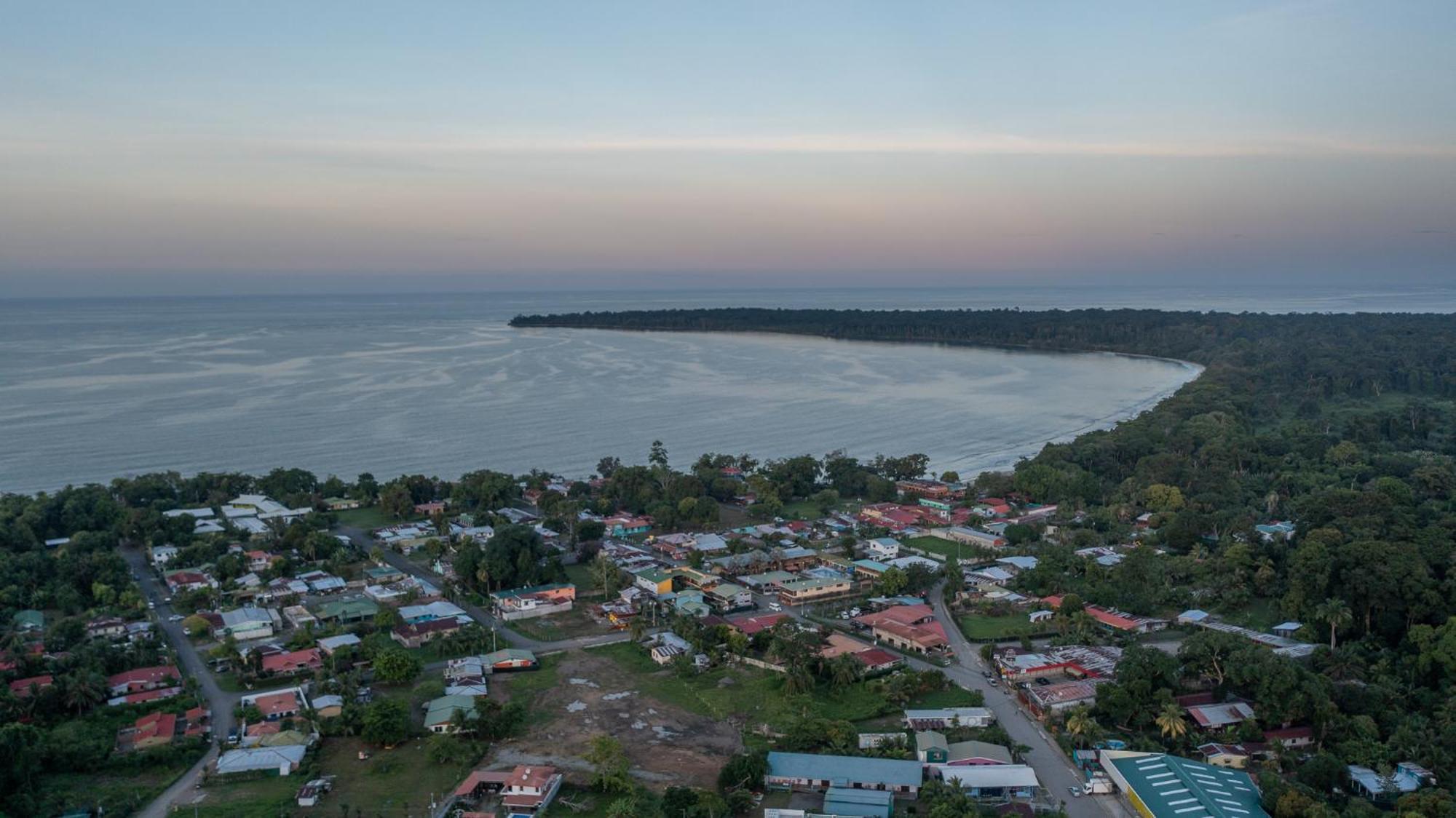 Namaitami Casa Hermosa Con Ac Y Piscina A Solo 650 Metros Del Parque Nacional Cahuita Exterior photo