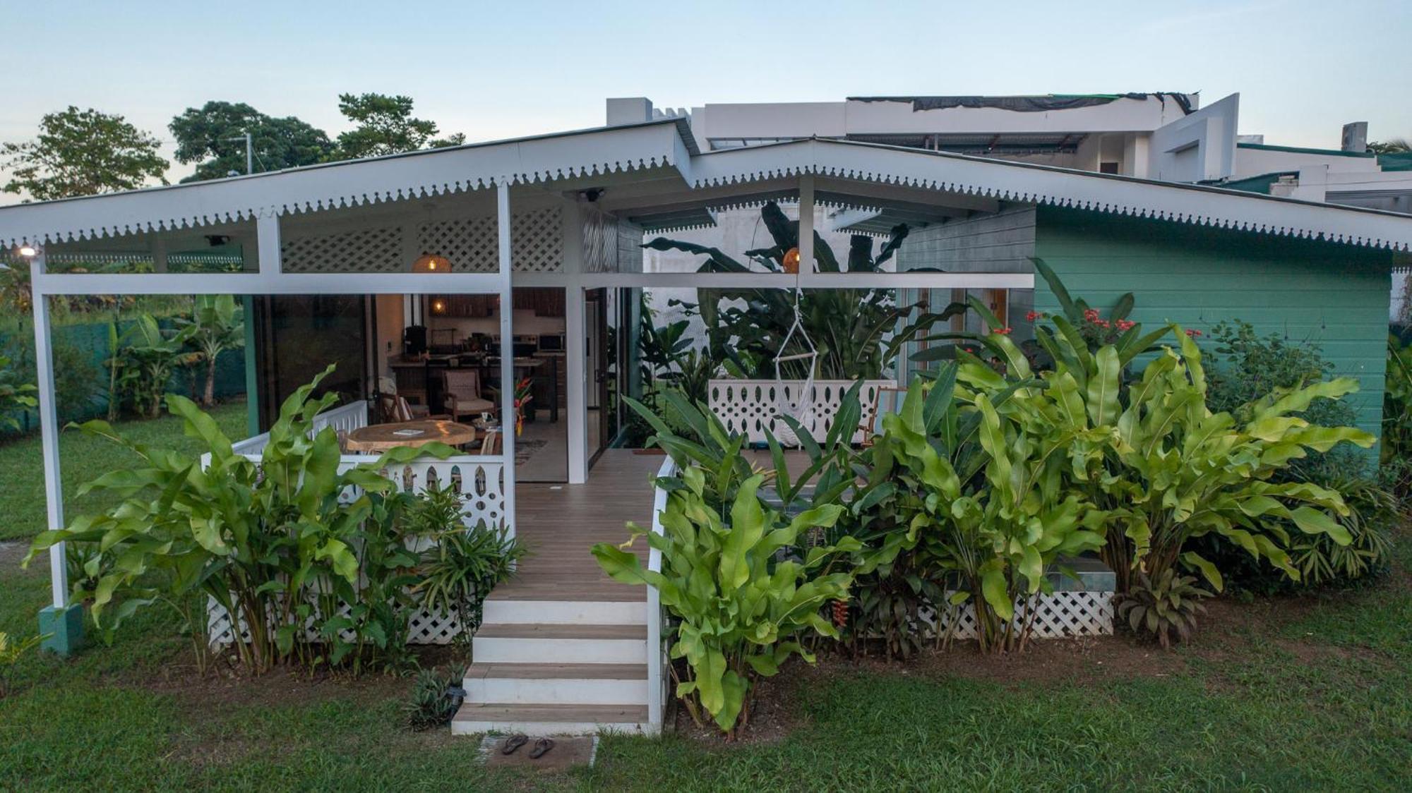 Namaitami Casa Hermosa Con Ac Y Piscina A Solo 650 Metros Del Parque Nacional Cahuita Exterior photo
