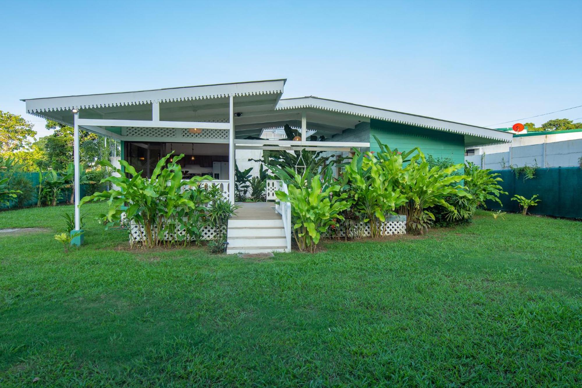 Namaitami Casa Hermosa Con Ac Y Piscina A Solo 650 Metros Del Parque Nacional Cahuita Exterior photo