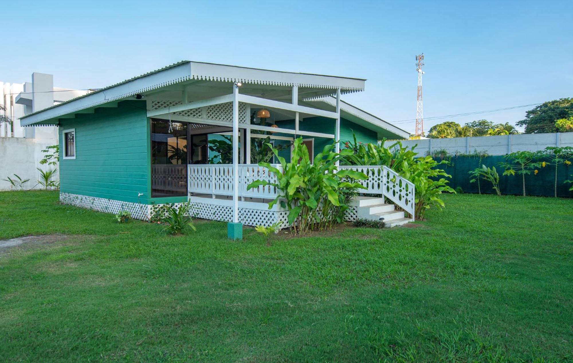 Namaitami Casa Hermosa Con Ac Y Piscina A Solo 650 Metros Del Parque Nacional Cahuita Exterior photo